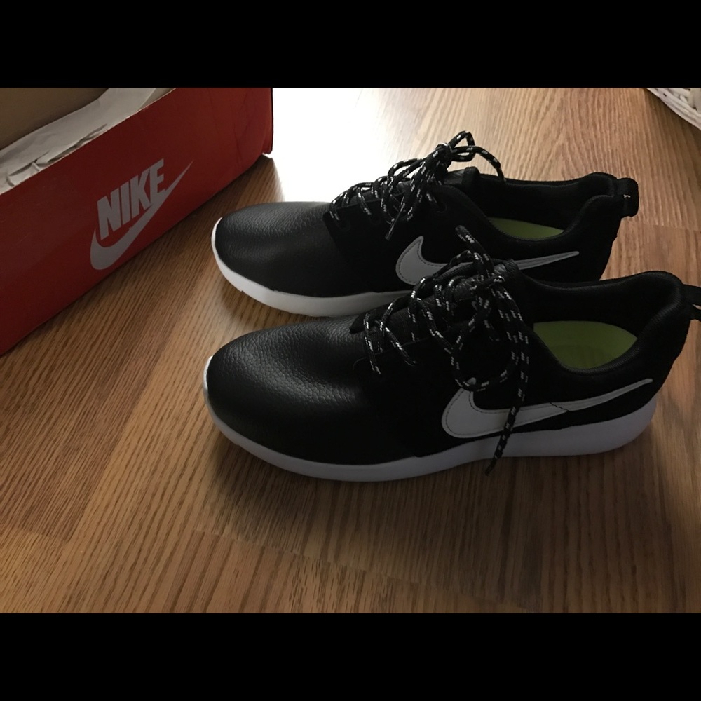 Nike rosherun suede shoes size 8.5